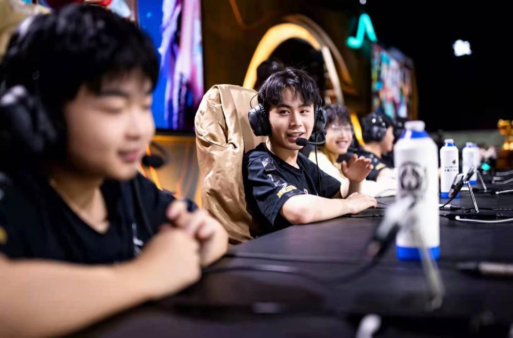 Spirit 击败 FlyQuest 以晋级 BLAST Rivals 2025 春季小组决赛